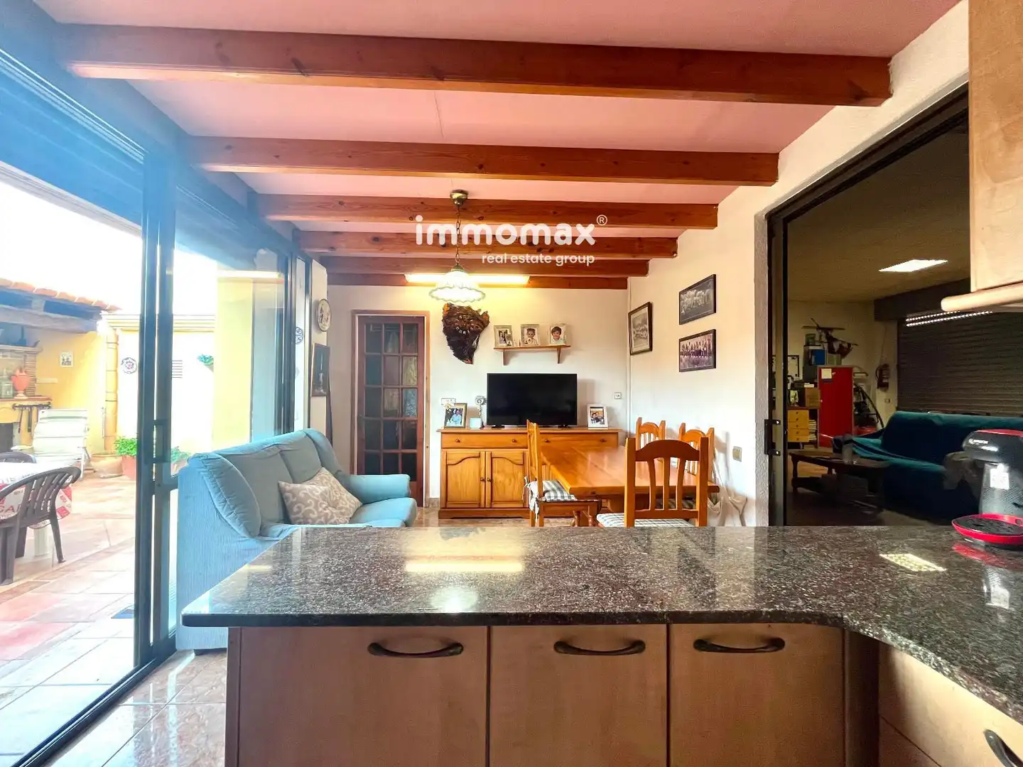Sala d'estar de Casa adosada en venda en Vilanova i la Geltrú amb Aire condicionat, Calefacció i Terrassa