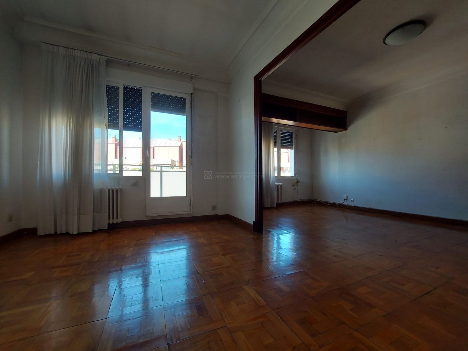 Sala d'estar de Pis en venda en  Logroño amb Calefacció, Parquet i Terrassa