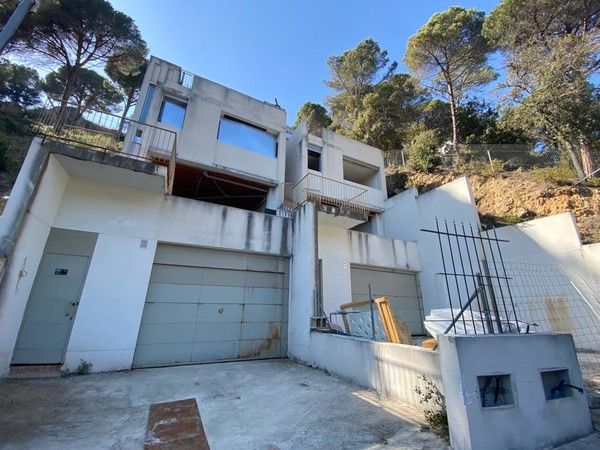 Exterior view of Single-family semi-detached for sale in Sant Cebrià de Vallalta