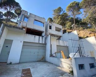 Exterior view of Single-family semi-detached for sale in Sant Cebrià de Vallalta