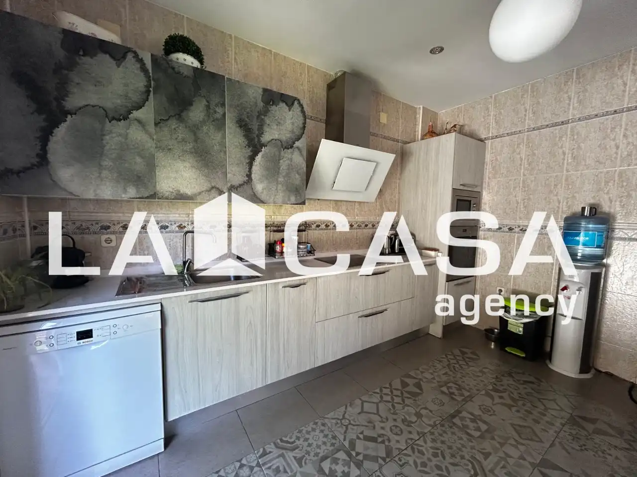 Cuina de Casa o xalet en venda en Alcalá de Guadaira amb Aire condicionat, Traster i Piscina