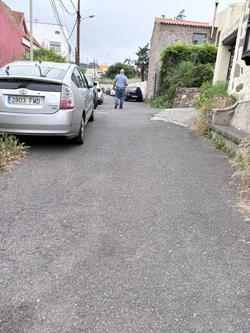 Aparcament de Casa adosada en venda en Santa Brígida amb Jardí privat, Traster i Moblat