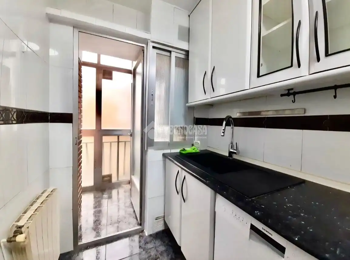 Cuina de Pis en venda en Madrid amb Calefacció, Terrassa i Balcó