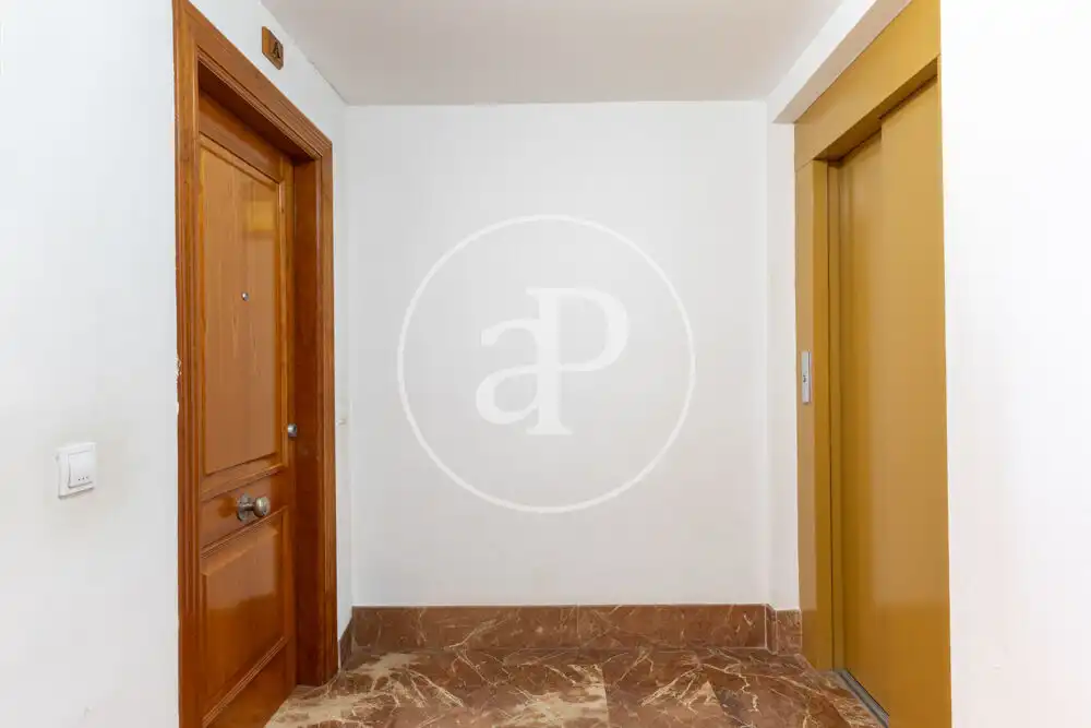 Piso en venta en Avinguda Cardenal Vicent Enrique I Tarancó, Piscinas