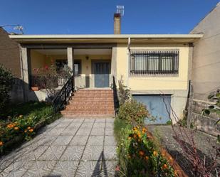 Vista exterior de Casa o xalet en venda en Santo Tomé del Puerto amb Calefacció, Jardí privat i Terrassa