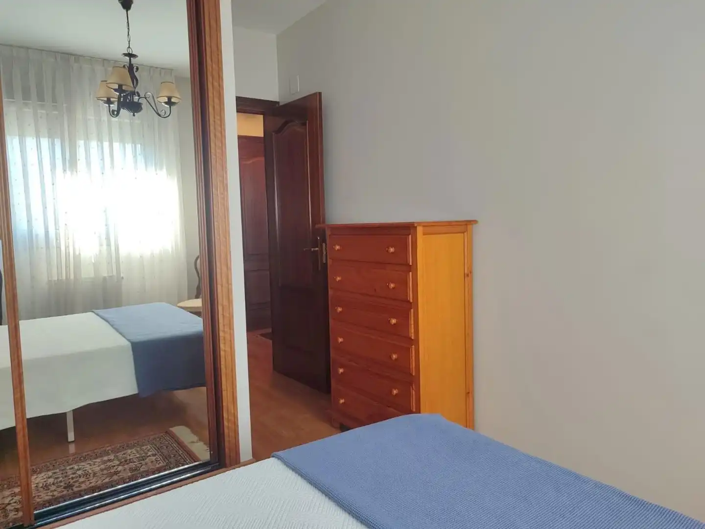 Habitación de Piso de alquiler en Oviedo  con Calefacción y Amueblado