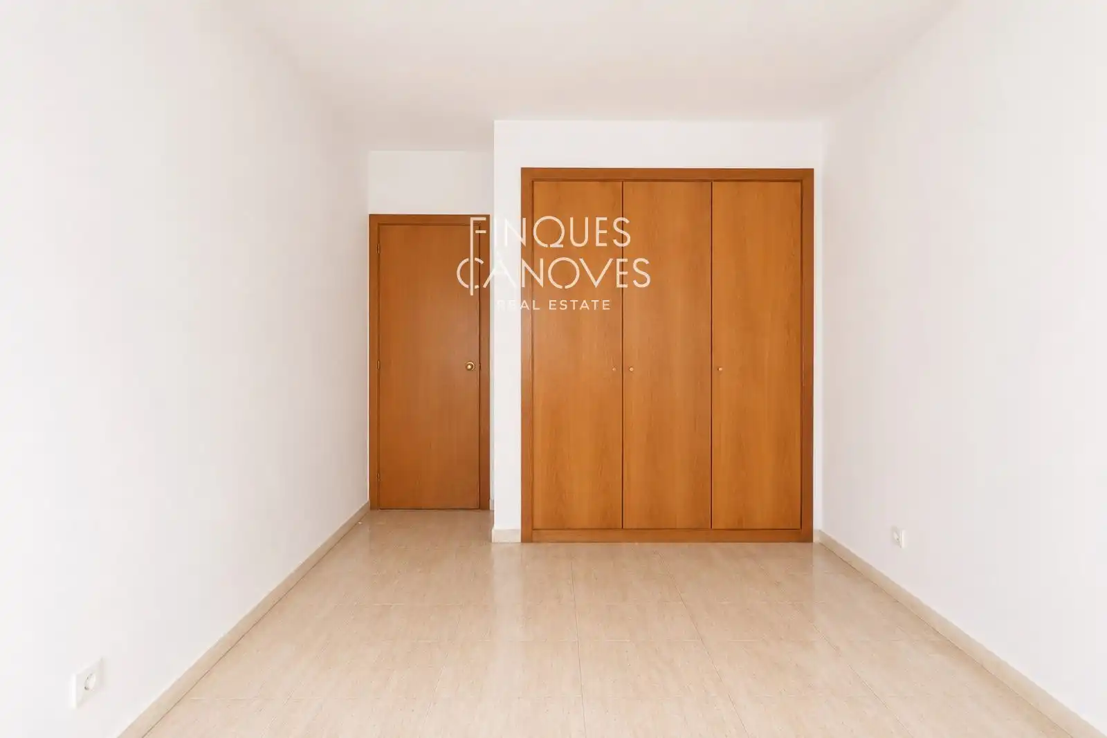 Habitación de Piso en venta en Girona con Calefacción, Trastero y Horno