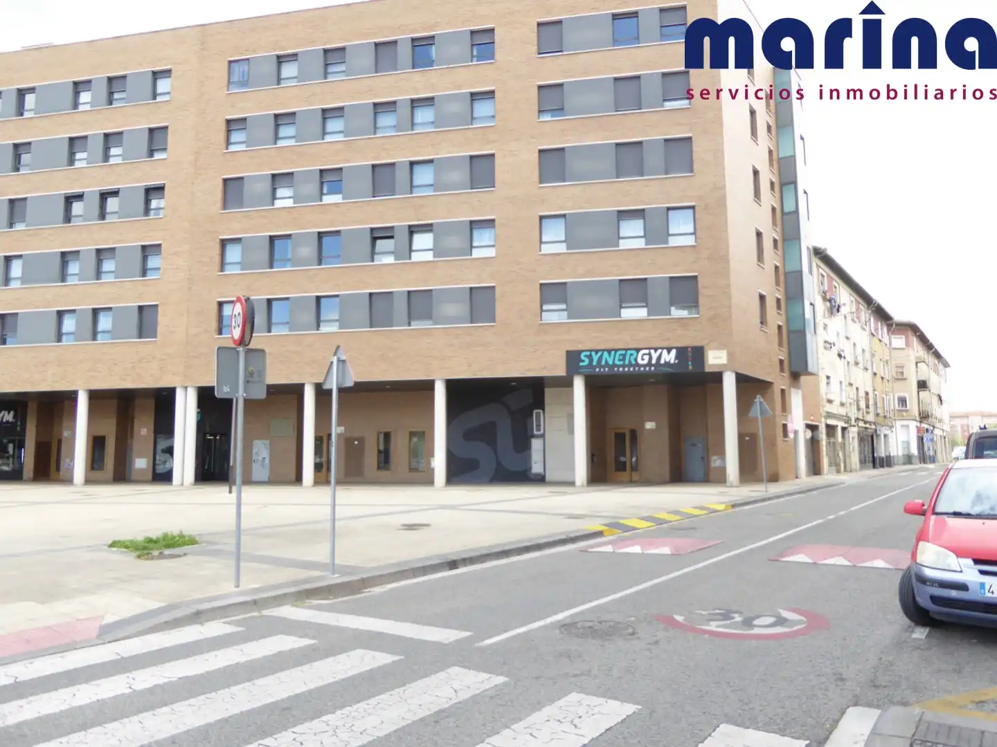Vista exterior de Local en venda en  Pamplona / Iruña amb Calefacció, Terrassa i Moblat
