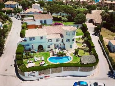 Xalet amb piscina en venda a El Faro de Calaburra - Chaparral