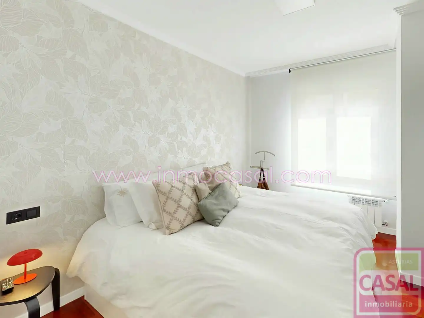 Habitación de Piso en venta en Oviedo  con Calefacción, Terraza y Trastero