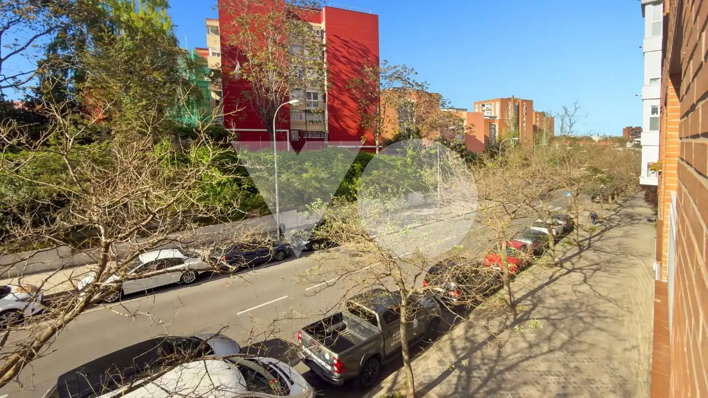 Vista exterior de Pis en venda en Madrid amb Calefacció, Traster i Piscina