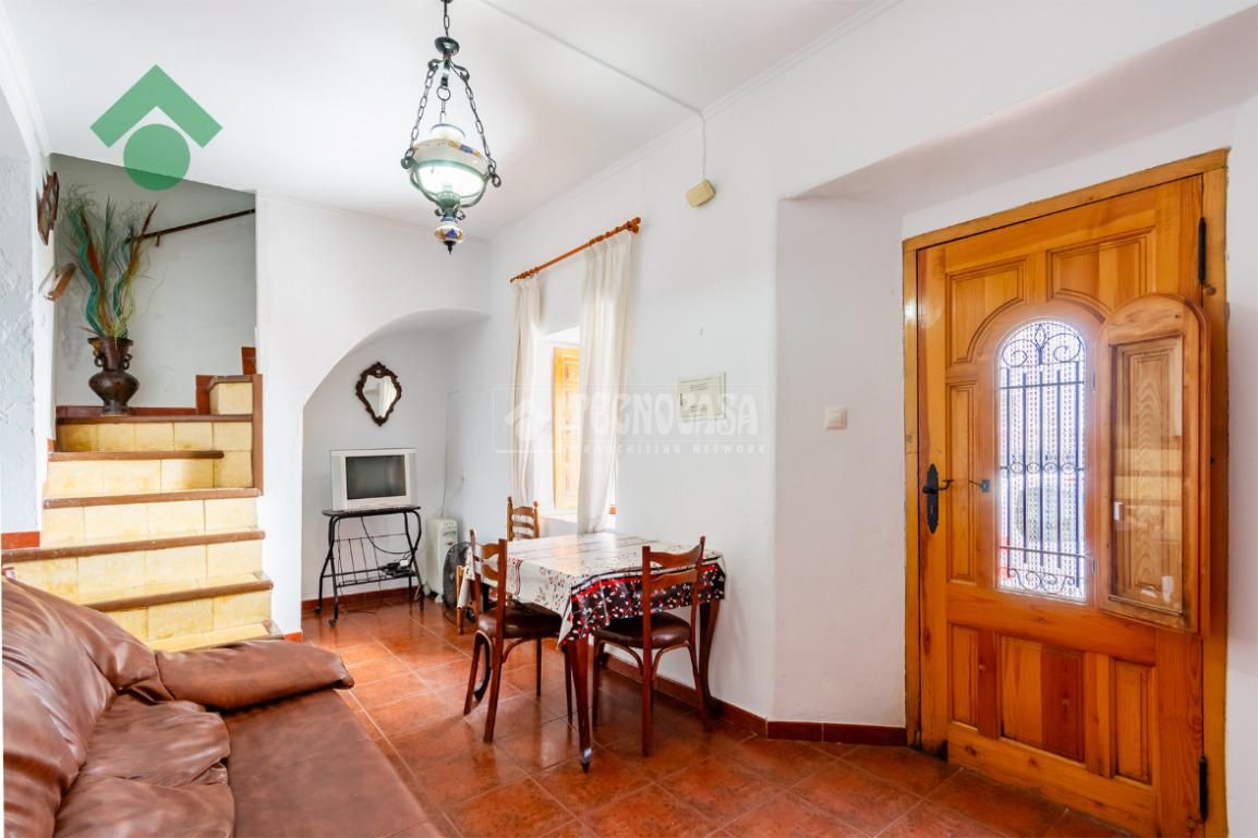 Casa adosada en venda en Benamocarra amb Balcó
