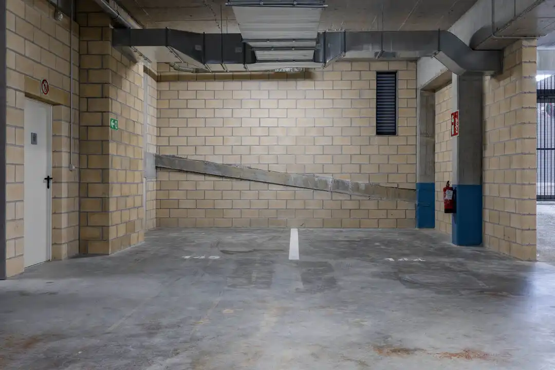 Parking de Piso en venta en Irun  con Calefacción y Terraza