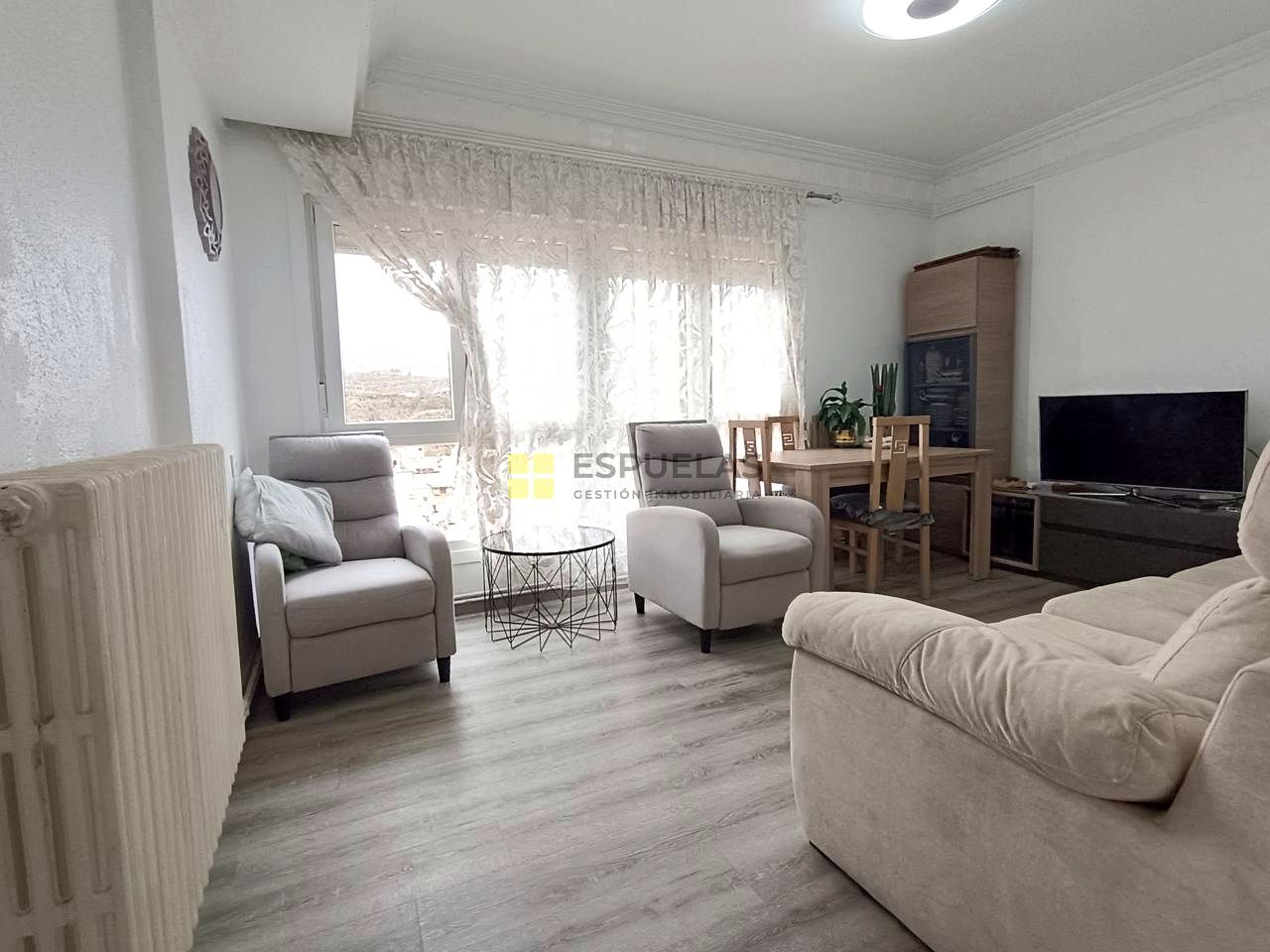 Wohnzimmer von Wohnung zum Verkauf in Arnedo mit Heizung, Parkett und Terrasse