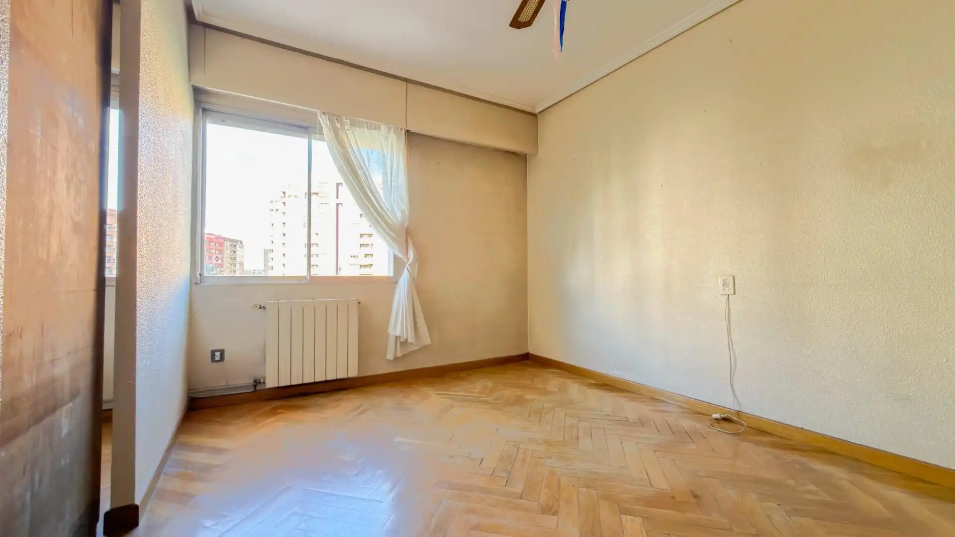 Schlafzimmer von Wohnung zum Verkauf in Valencia mit Klimaanlage, Heizung und Parkett