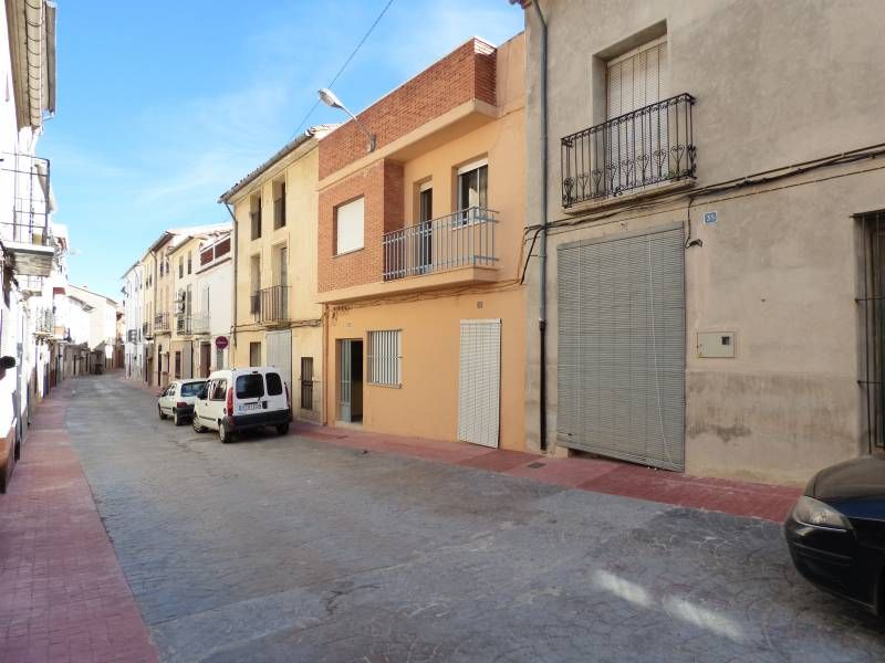 Vista exterior de Pis en venda en Atzeneta d'Albaida amb Terrassa