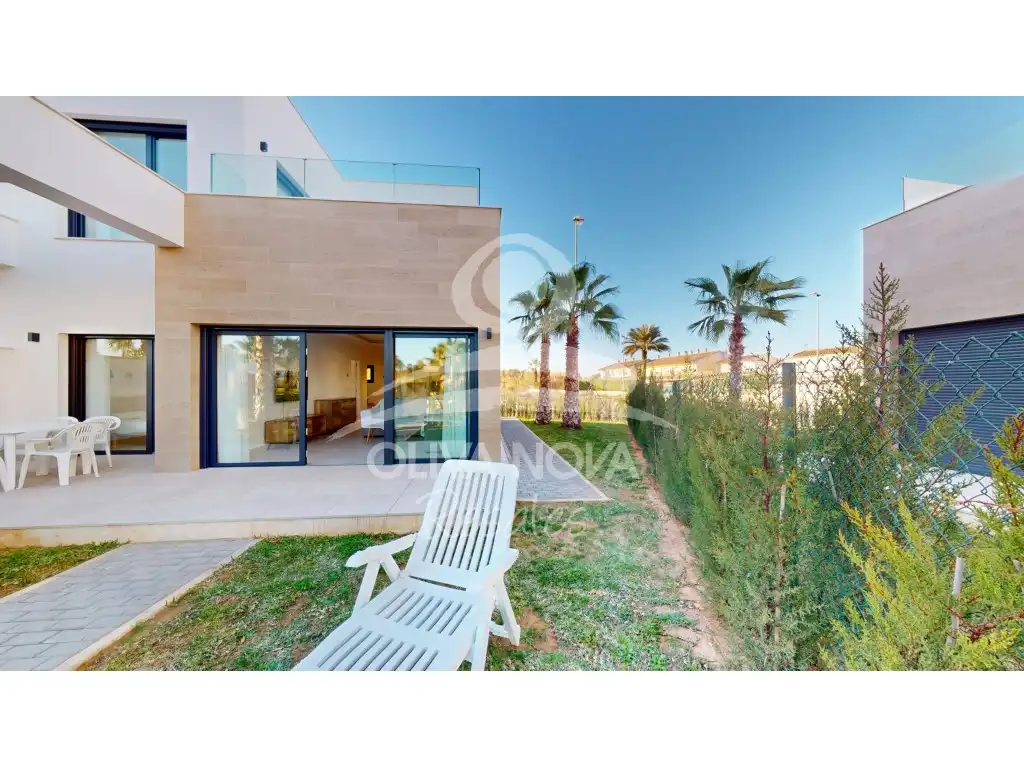 Detached homes for sale in Calle Degas, Oliva Nova
