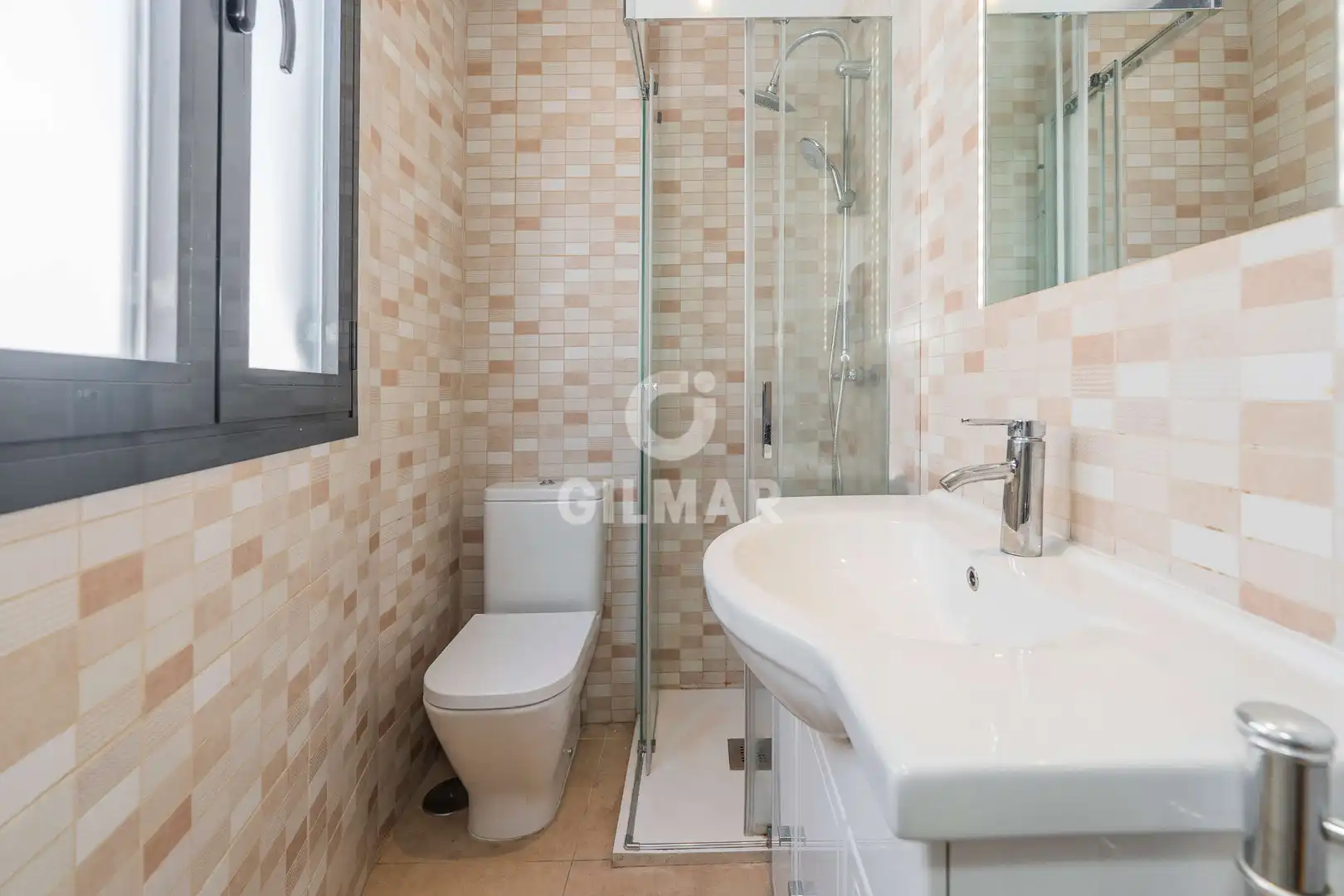 Baño de Piso en venta en Madrid con Calefacción y Trastero