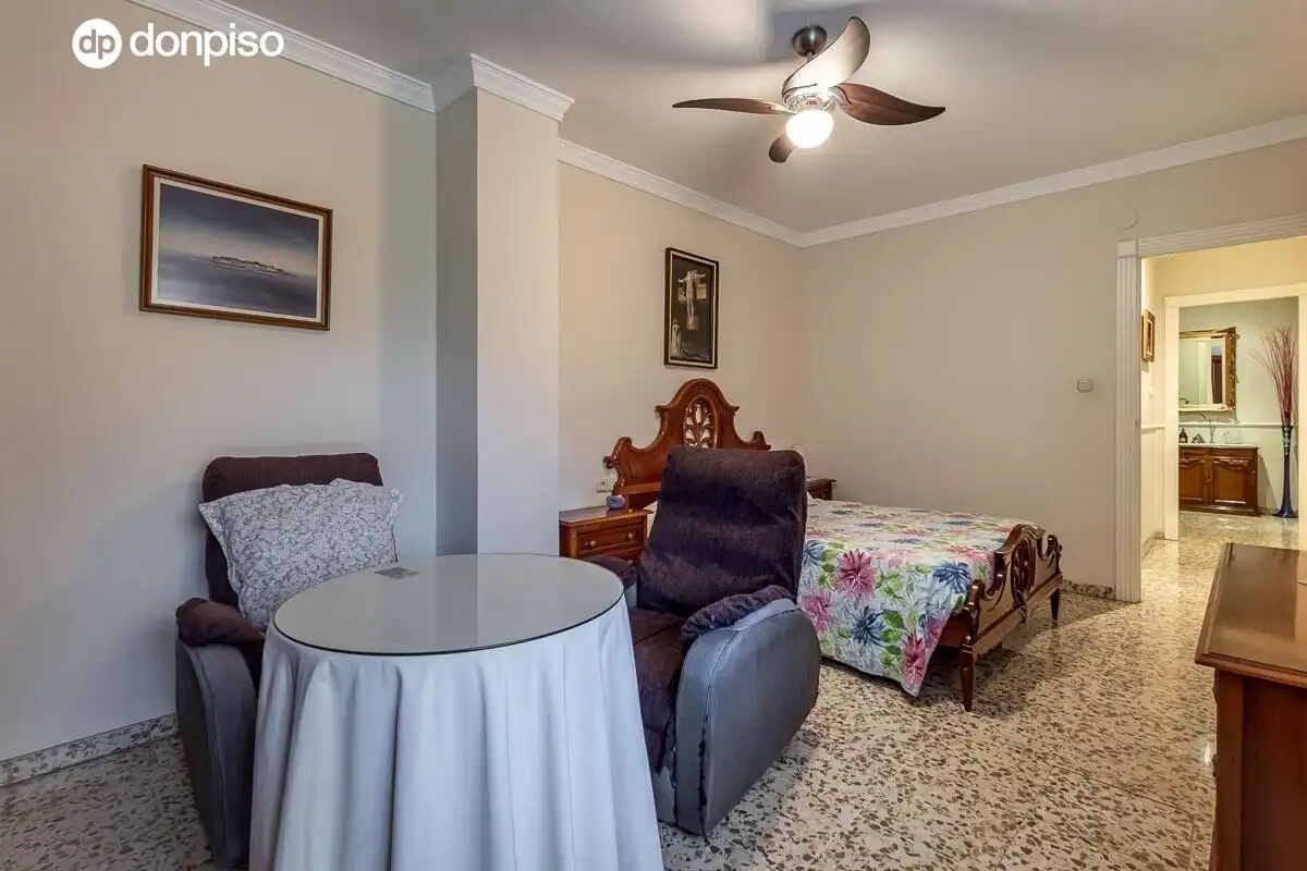 Living room of Flat for sale in Granada  with Heating and Terrace