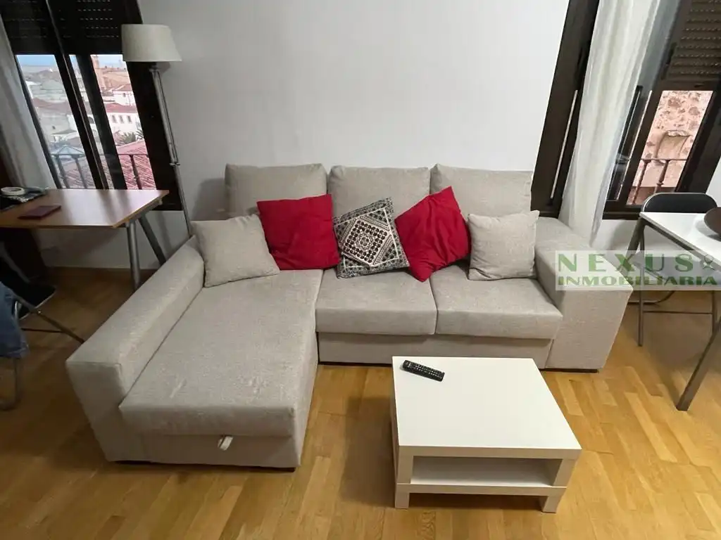 Flat with lift for sale in Casco Antiguo