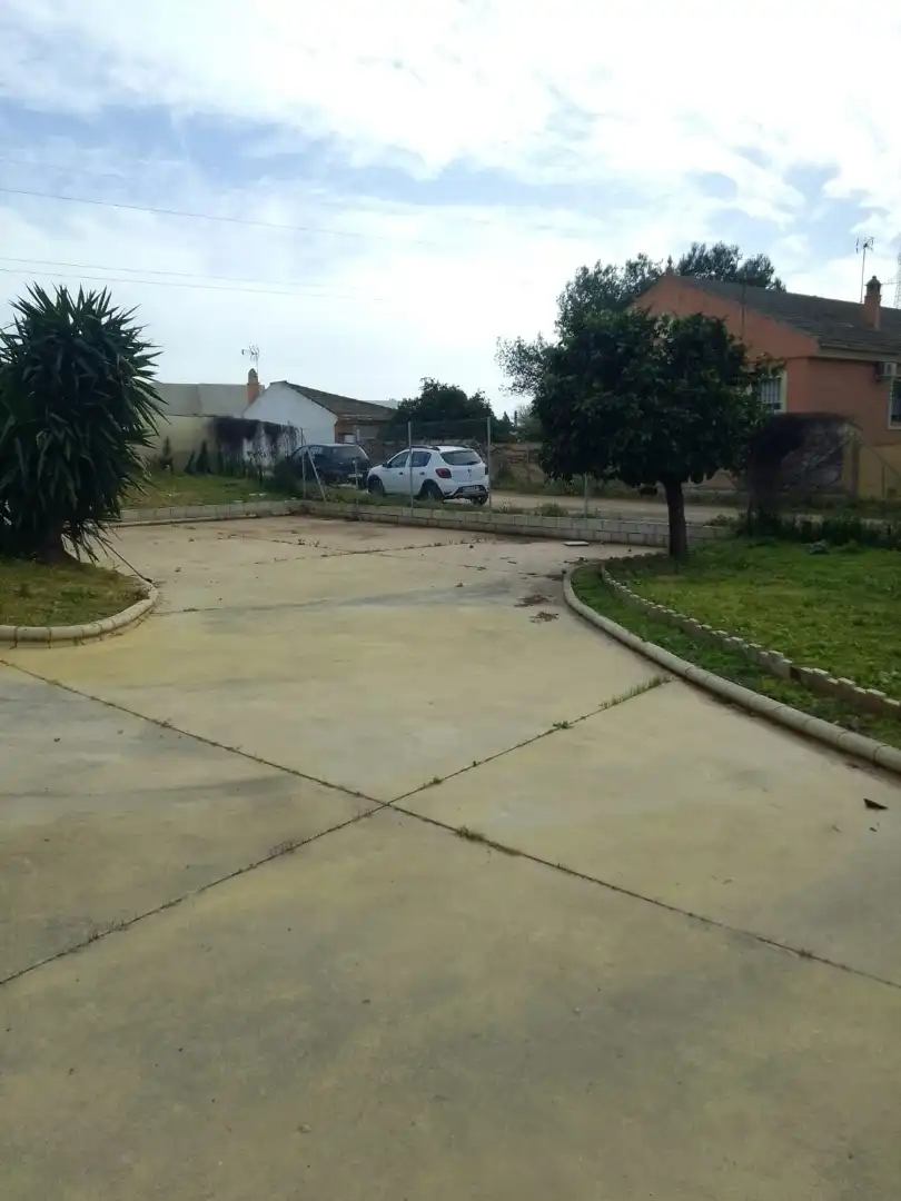 Parking de Casa o chalet en venta en Dos Hermanas con Jardín privado, Terraza y Balcón