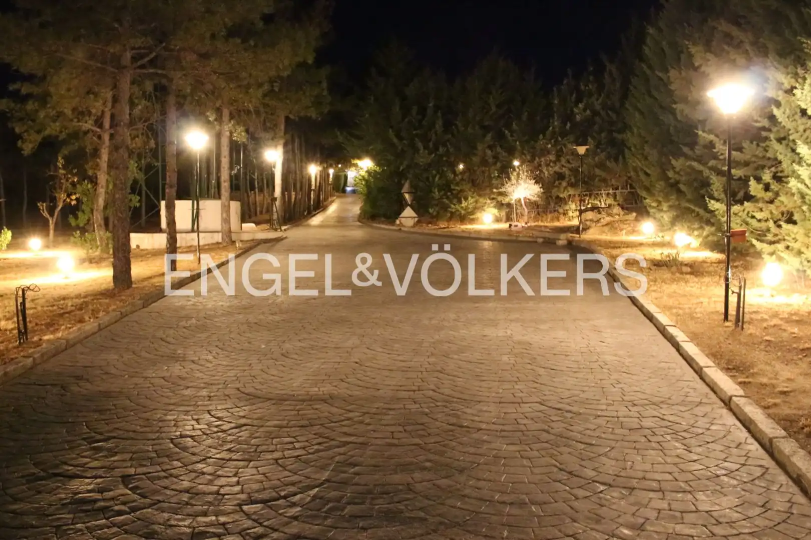 Vista exterior de Casa o chalet en venta en Cabanillas de la Sierra con Calefacción, Jardín privado y Piscina