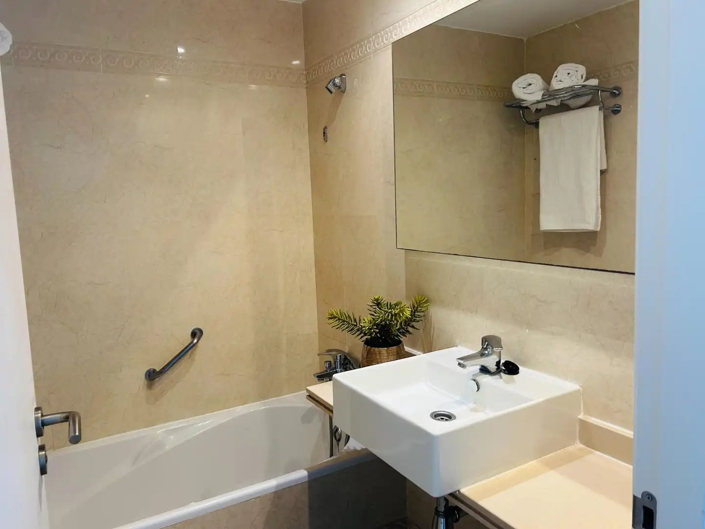 Apartamento con piscina en alquiler en Mijas Golf, imagen 2