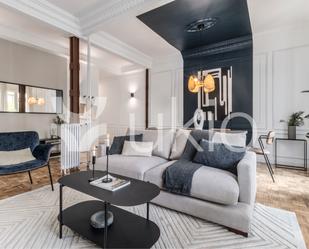 Sala d'estar de Apartament de lloguer en  Madrid Capital amb Aire condicionat, Calefacció i Moblat