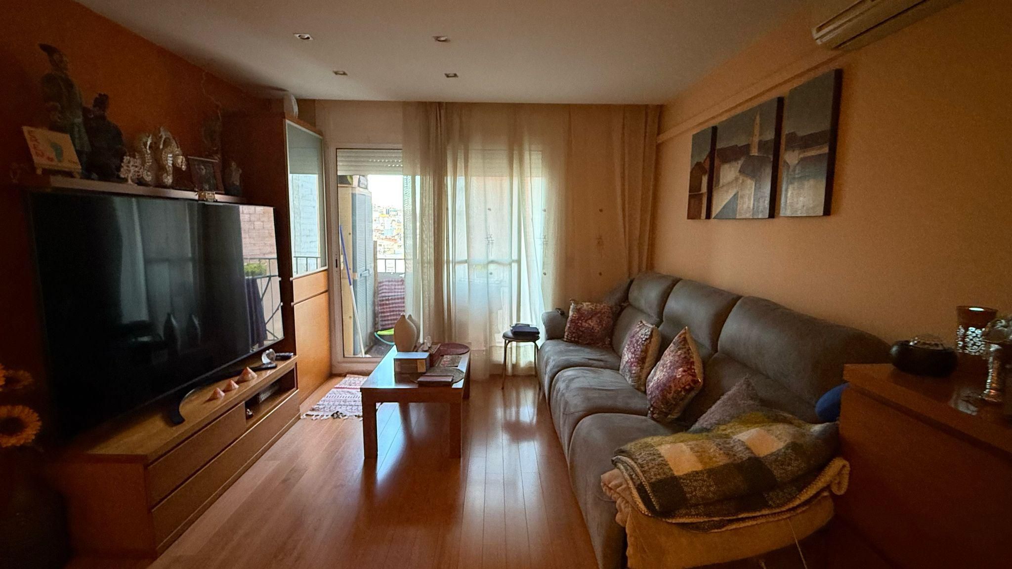 Living room of Apartment for sale in Santa Coloma de Gramenet  with Terrace
