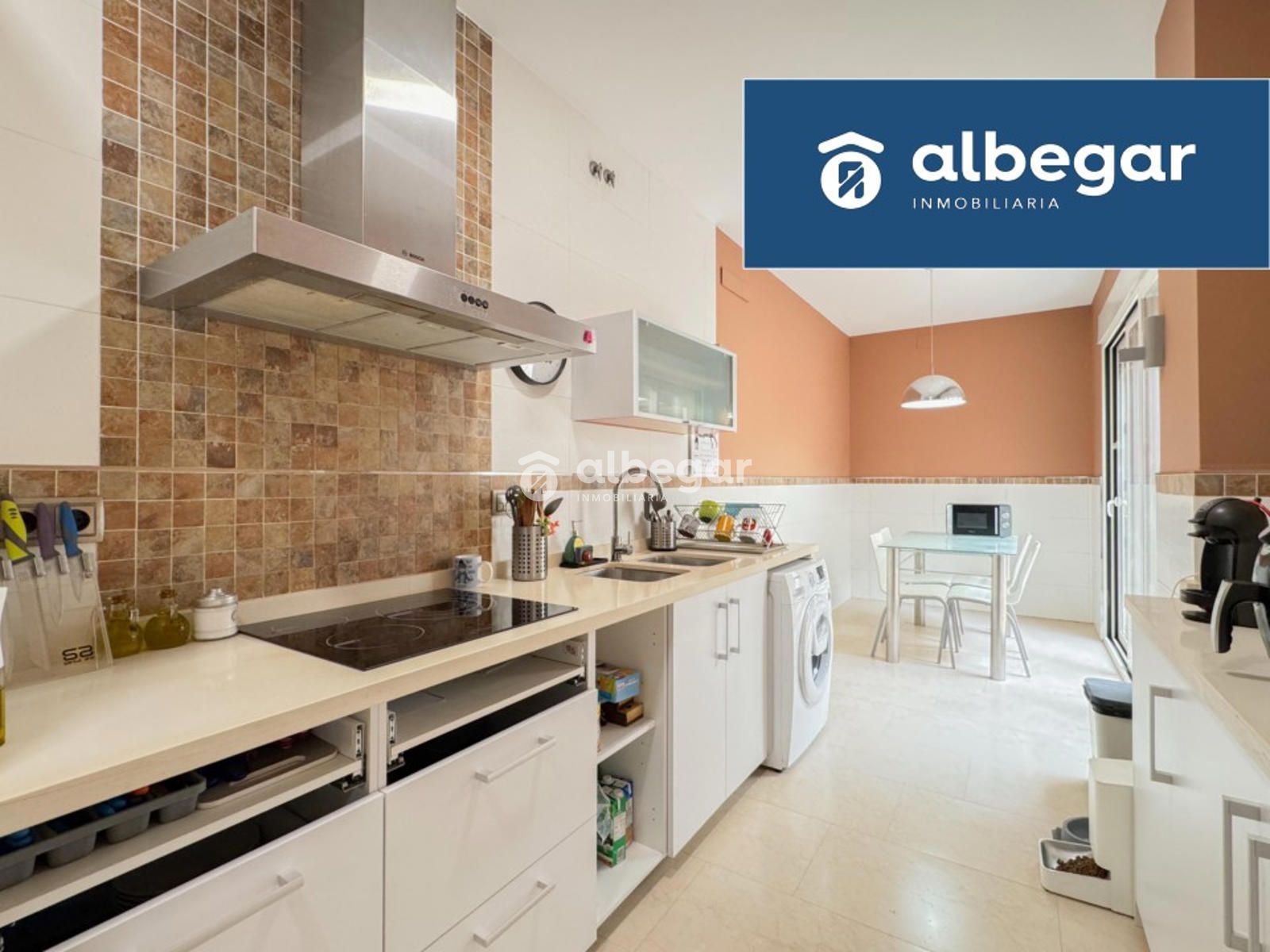 Kitchen of Single-family semi-detached for sale in  Valencia Capital  with Air Conditioner, Heating and Private garden