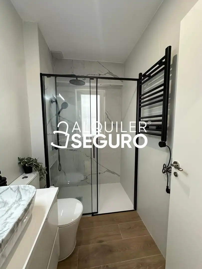 Baño de Piso de alquiler en Alcorcón con Aire acondicionado y Calefacción