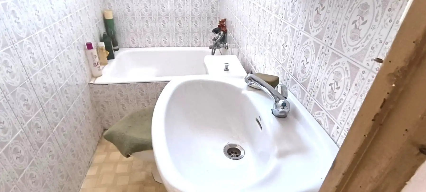 Bany de Casa o xalet en venda en Entrena amb Jardí privat i Traster