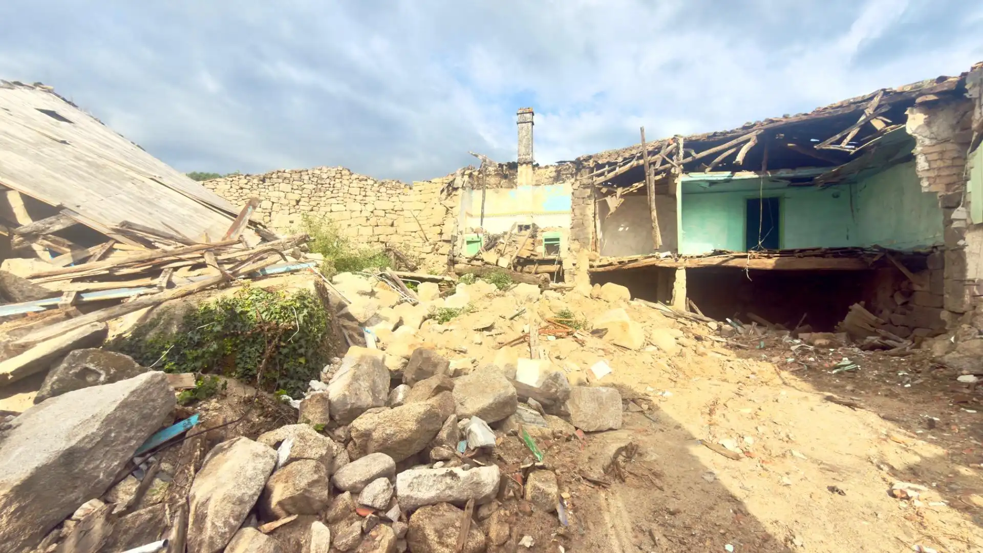 Vista exterior de Casa o xalet en venda en Nogueira de Ramuín amb Jardí privat i Balcó