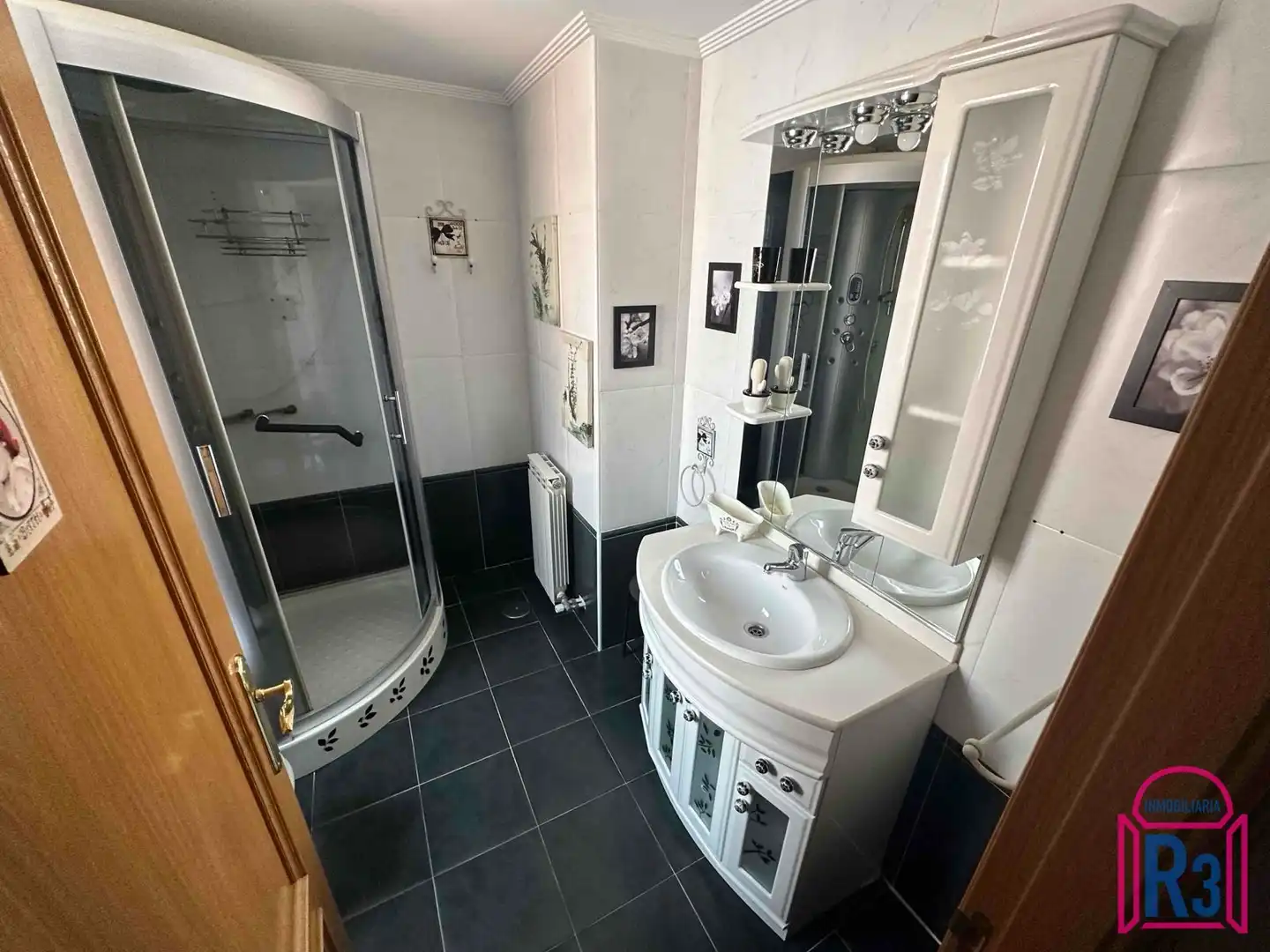 Baño de Casa adosada en venta en Villaquilambre con Calefacción, Piscina y Amueblado