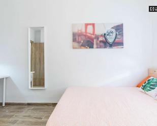 Bedroom of Flat to share in  Valencia Capital  with Air Conditioner and Terrace