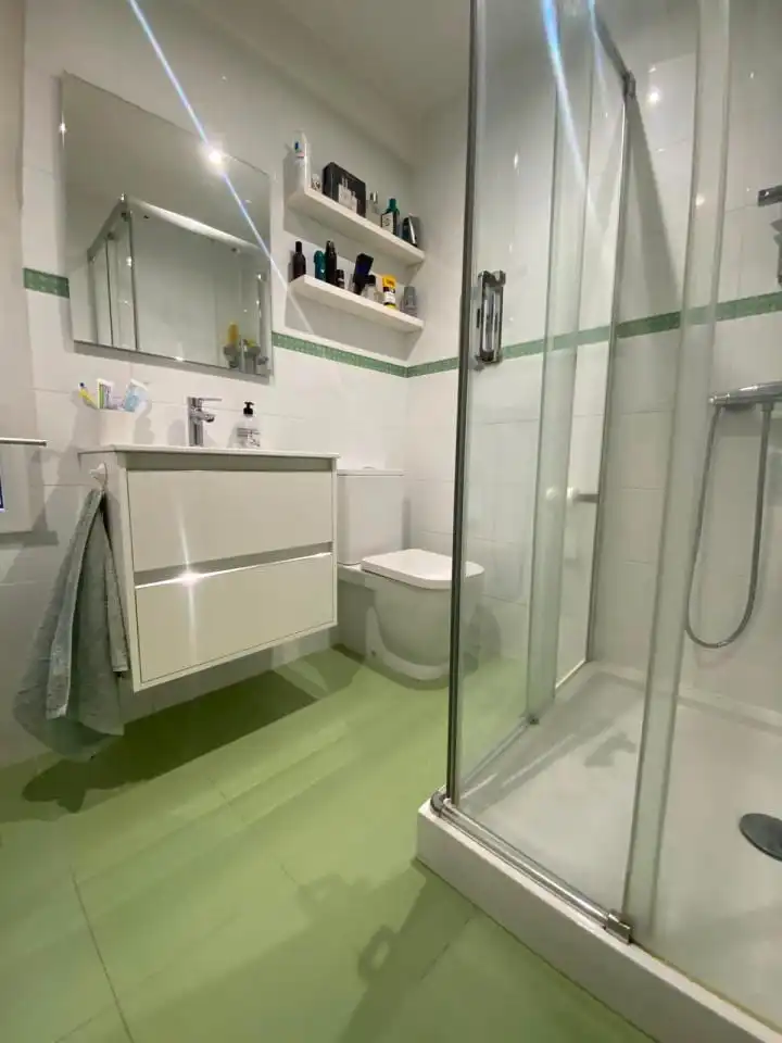 Baño de Piso en venta en León Capital  con Calefacción y Terraza