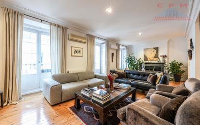 Living room of Flat to rent in  Madrid Capital  with Air Conditioner, Heating and Parquet flooring