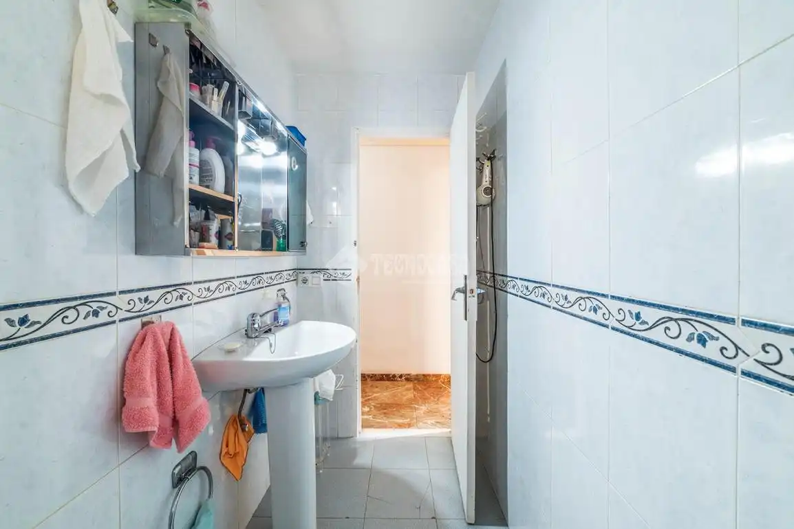 Baño de Piso en venta en Sevilla con Calefacción y Terraza