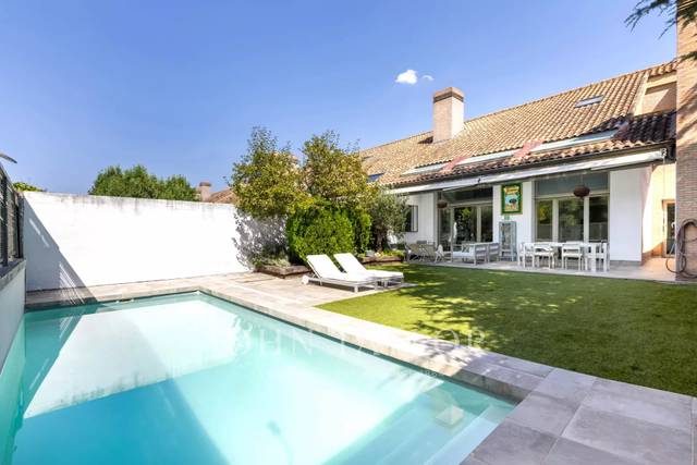 Casa adosada en Venta en La Finca