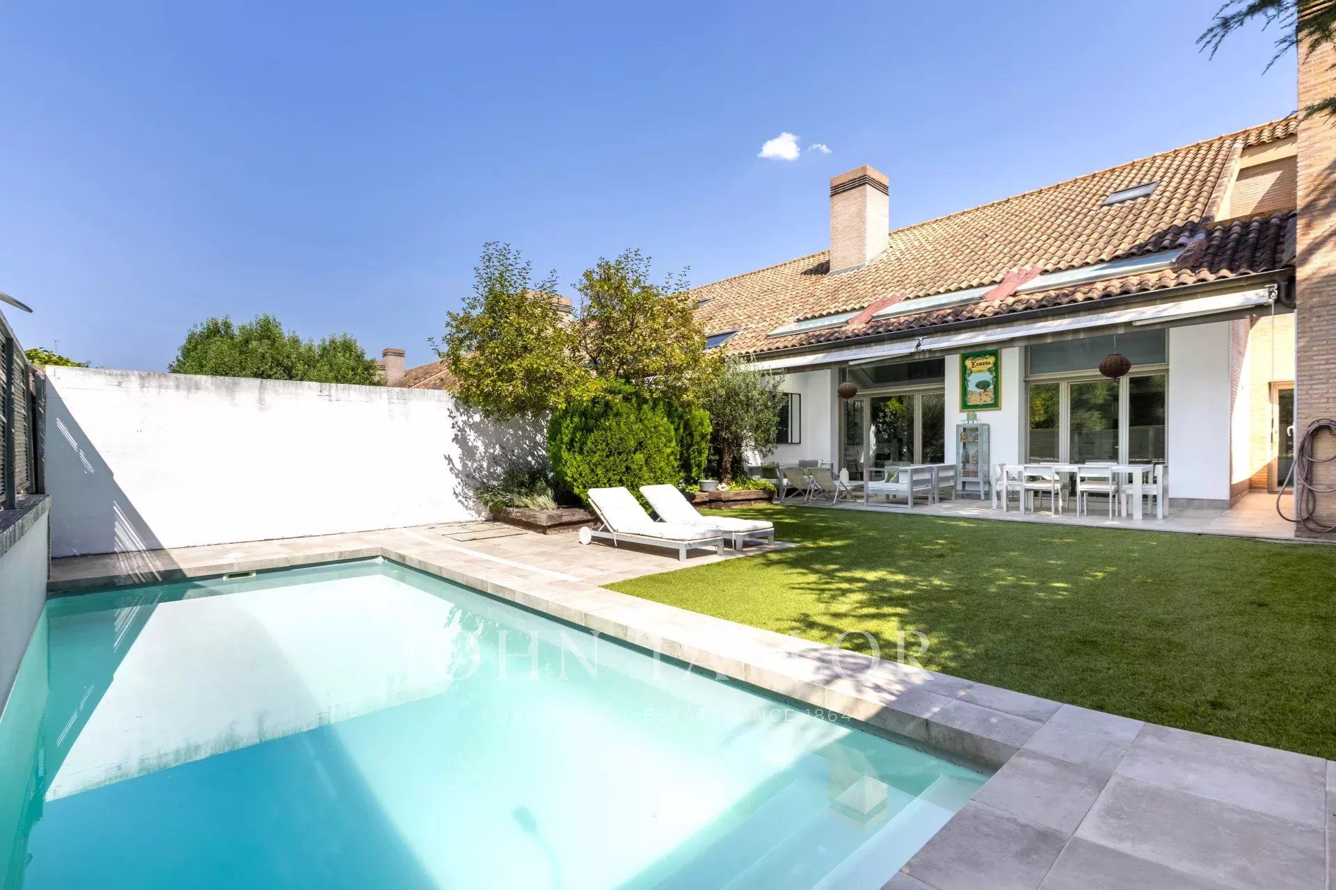 Jardín de Casa adosada en venta en Pozuelo de Alarcón con Aire acondicionado, Calefacción y Piscina