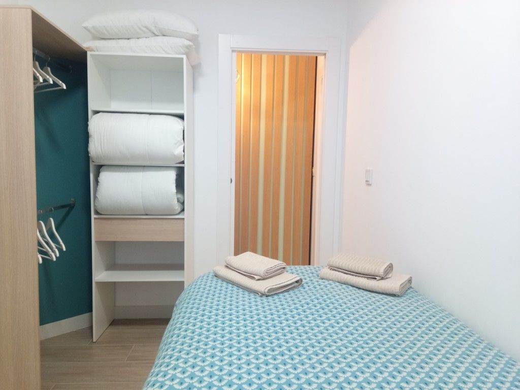 Habitación de Planta baja en venta en  Granada Capital con Aire acondicionado y Amueblado