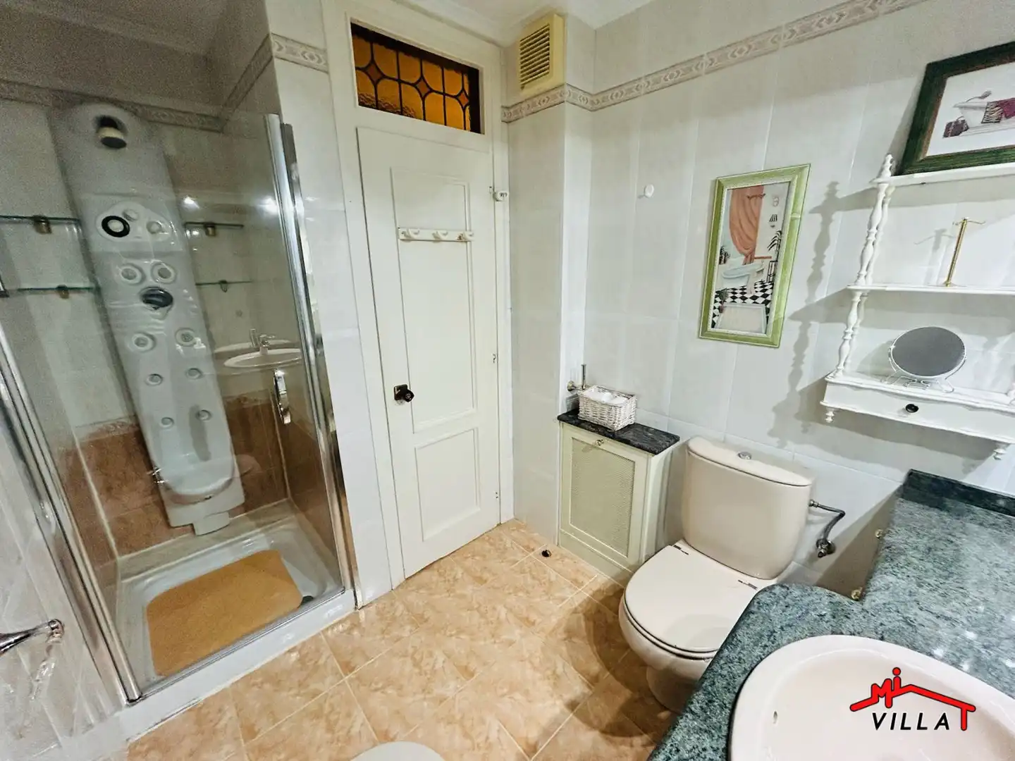 Baño de Piso en venta en Laredo con Calefacción, Terraza y Amueblado