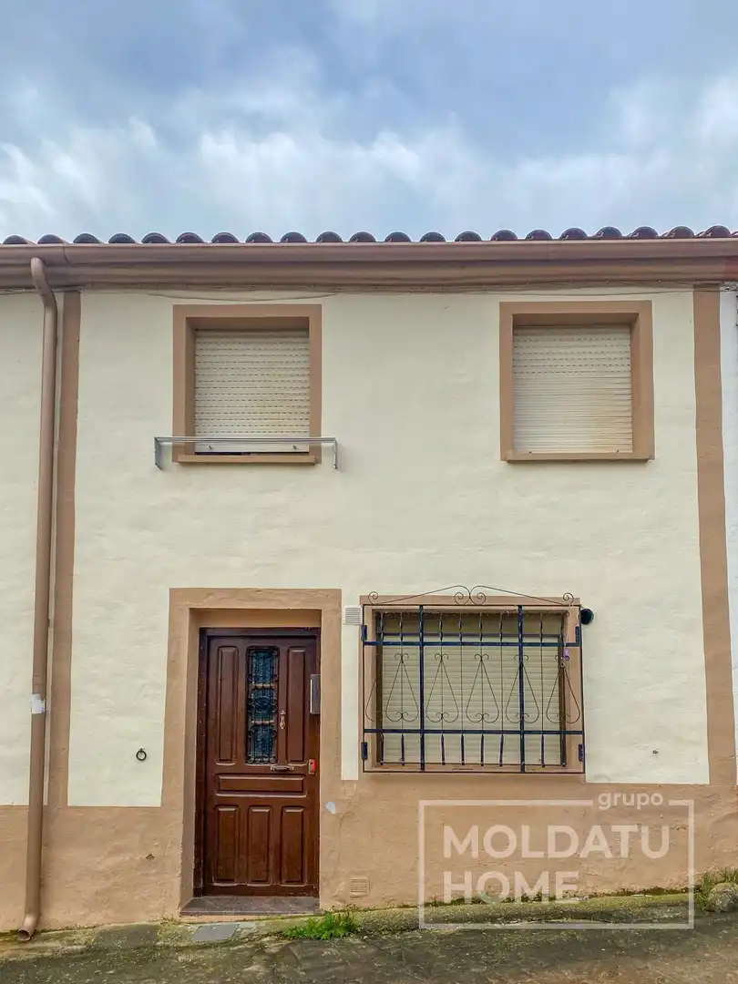 Vista exterior de Casa o xalet en venda en Desojo amb Calefacció i Traster