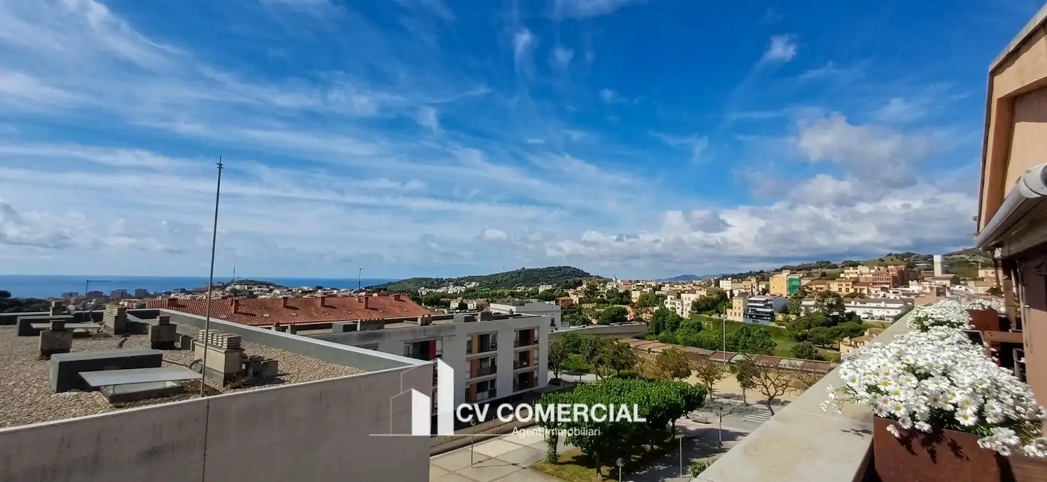 Vista exterior de Ático en venta en Tiana con Aire acondicionado, Calefacción y Parquet