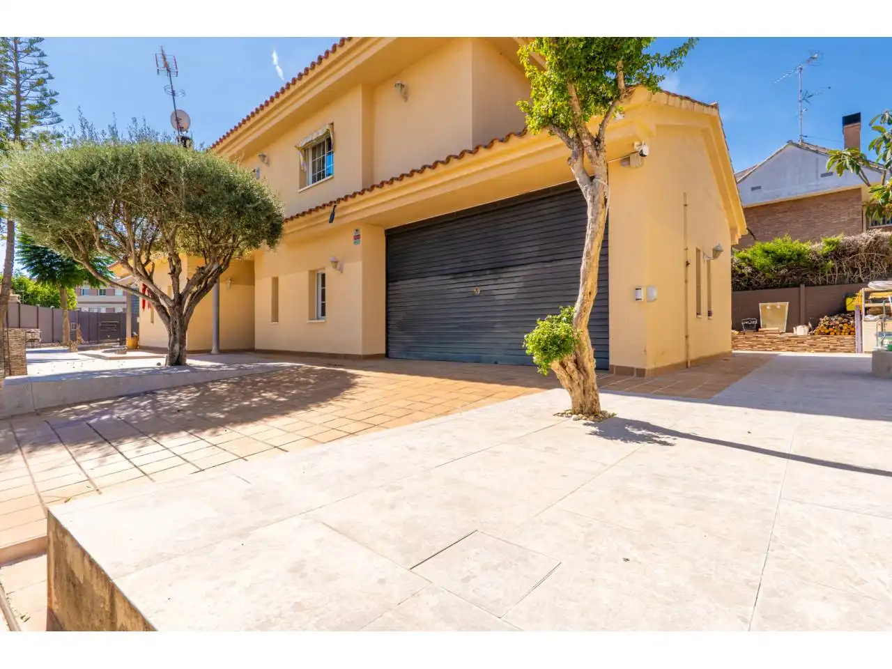 Exterior view of Houses for sale in Cabrils, Barcelona