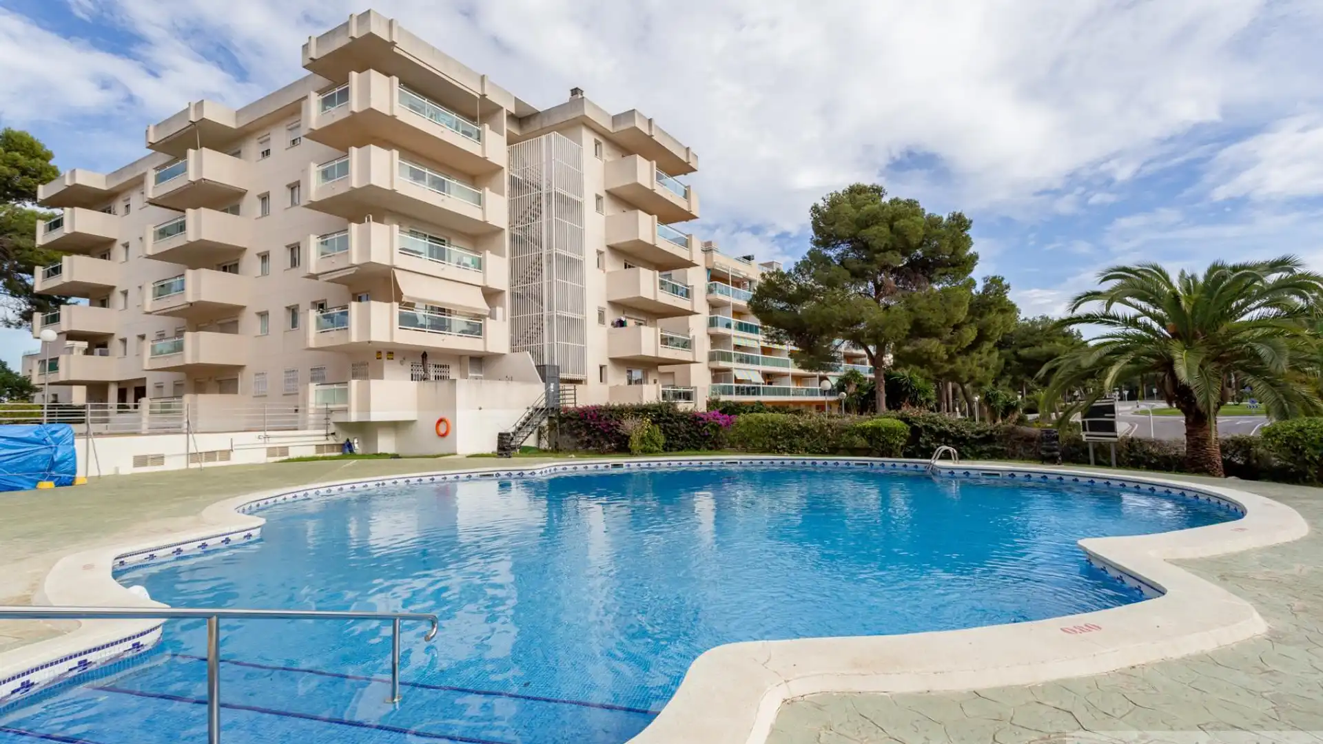 Swimming pool of Apartments for sale in Salou  with Air Conditioner, Heating and Community pool