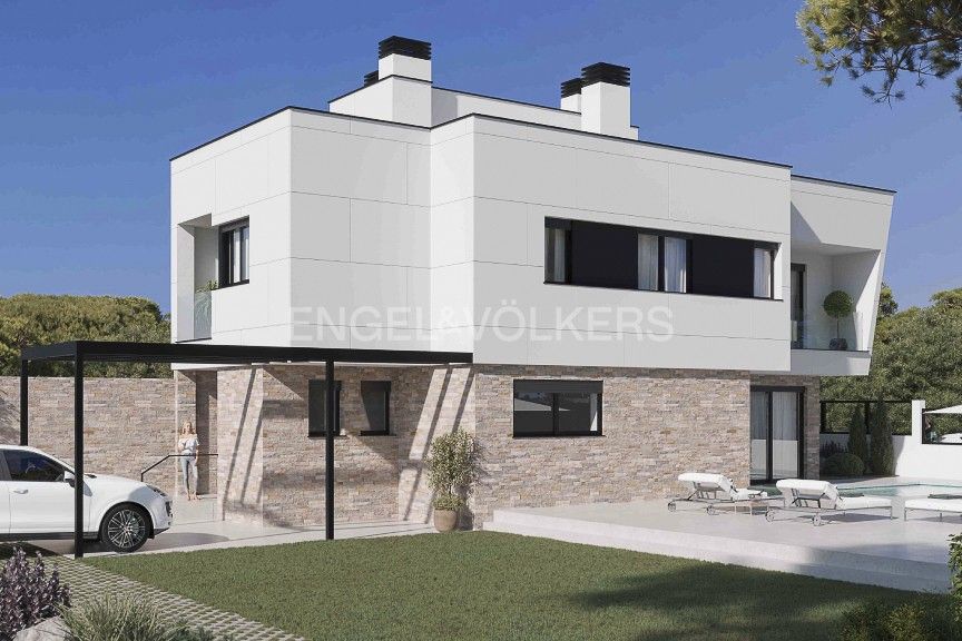Exterior view of Single-family semi-detached for sale in Pozuelo de Alarcón  with Heating, Private garden and Swimming Pool