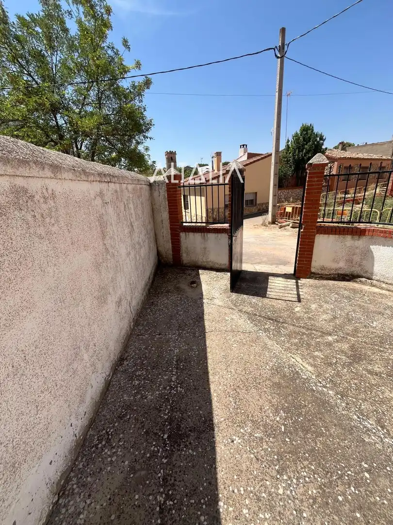 Vista exterior de Casa o xalet en venda en Torrejoncillo del Rey amb Calefacció, Terrassa i Alarma