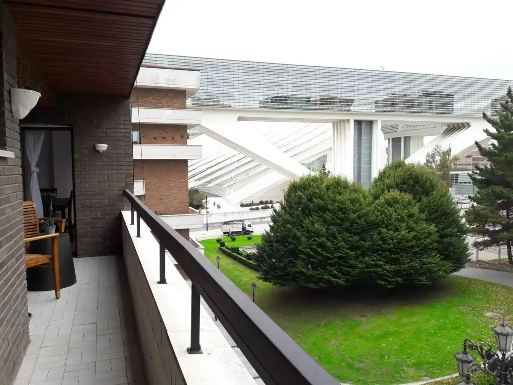 Terraza de Piso de alquiler en Oviedo  con Calefacción, Terraza y Amueblado