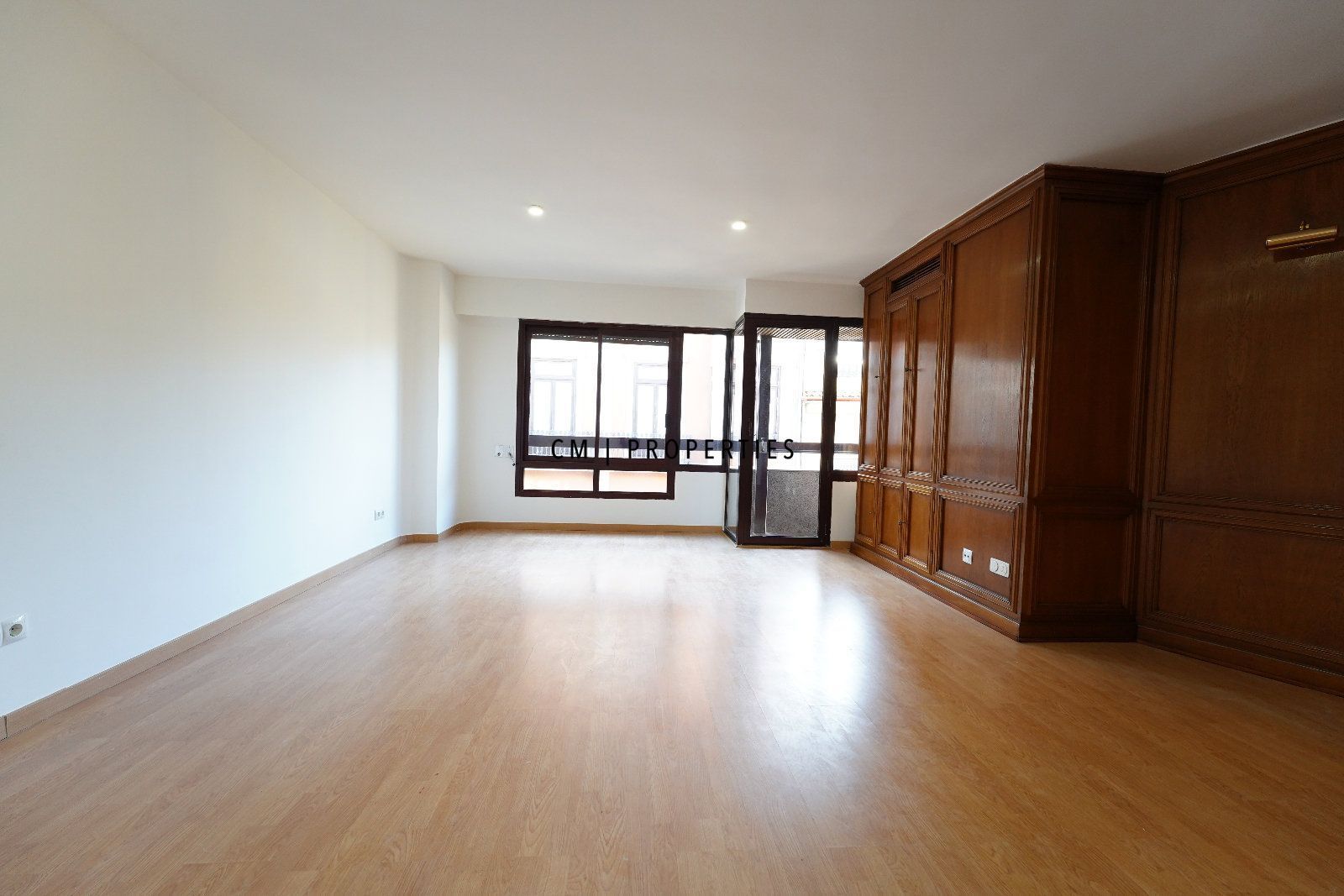 Dormitori de Pis de lloguer en  Valencia Capital amb Aire condicionat, Calefacció i Parquet